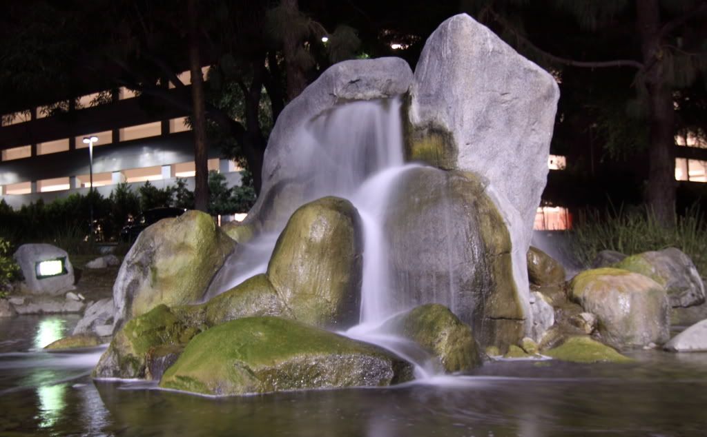 IMAGE: http://i192.photobucket.com/albums/z114/usingthejohn/cerritos.jpg