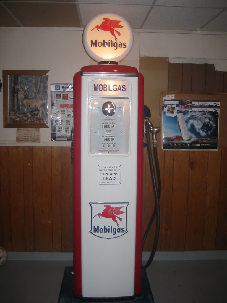 Gas pump globe Team Chevelle