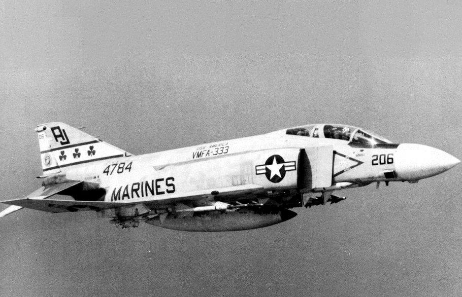 F-4J_Phantom_of_VMFA-333_in_flight_1972.