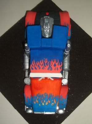 Transformers Birthday Cake on Optimus Prime Transformers Birthday Cake     Geeky Cake Of The Week