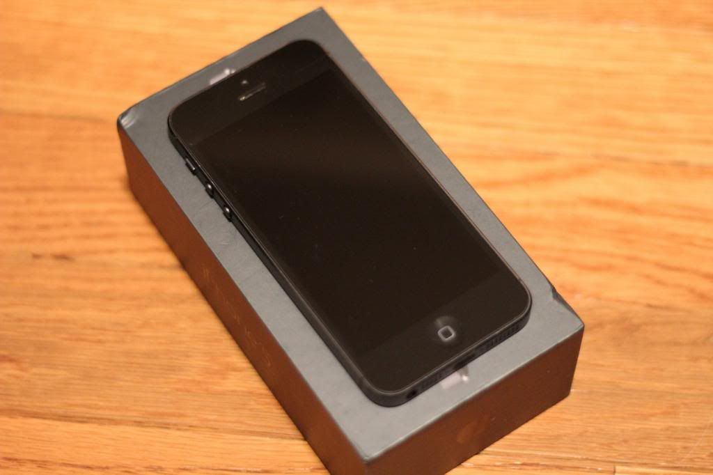 Sprint Iphone 5 16gb black + Otterbox