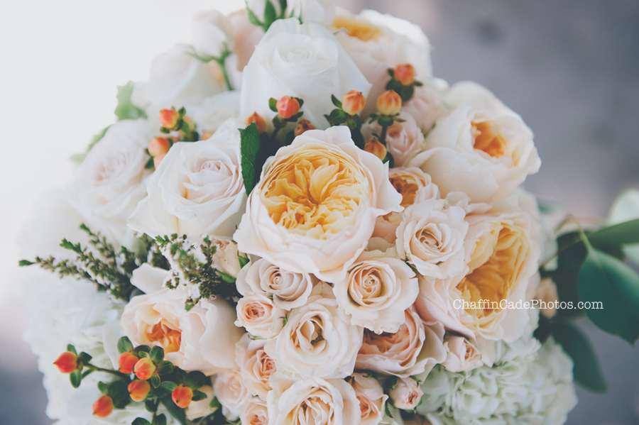 a gorgeous peach and cream bridal bouquet
