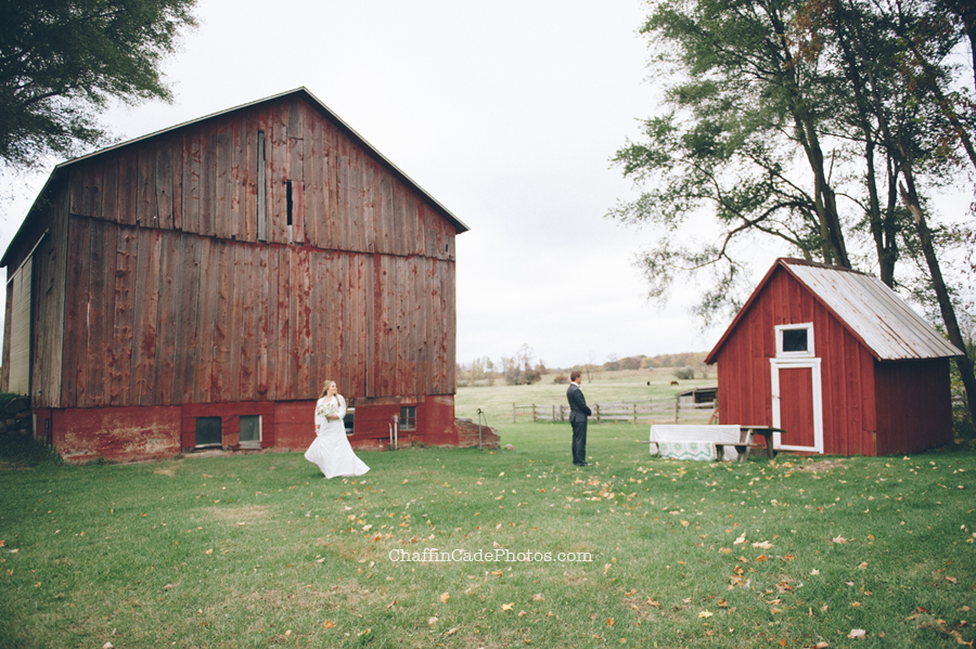 Ginger and Mike have their first looks in front of a huge red barn