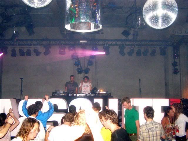 030607totaldancingcrowd.jpg