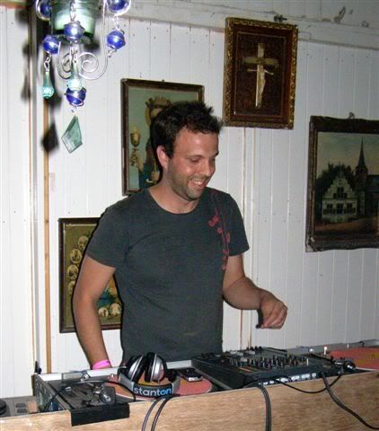 040807DJWarrenFellow.jpg