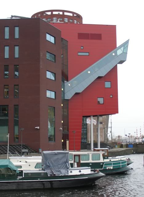 201208boatsandredbuilding.jpg