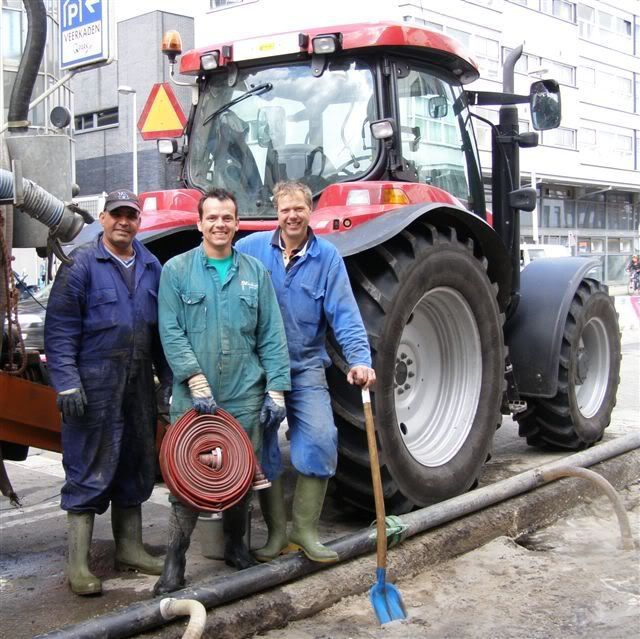 011007sewerageteam.jpg