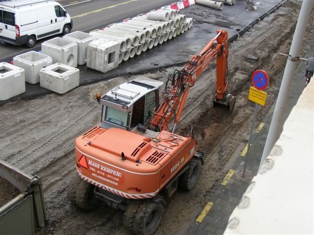 200907diggingcrane.jpg