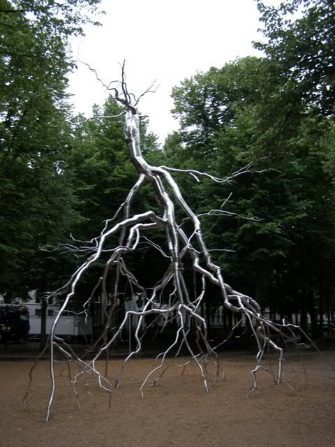 030308statueLangeVoorhout.jpg