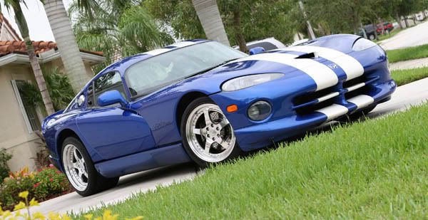 http://i192.photobucket.com/albums/z88/supersupra87/1627-1996-Dodge-Viper.jpg
