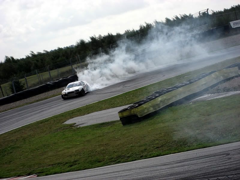 http://i192.photobucket.com/albums/z88/supersupra87/Drifting/IMG_3853.jpg