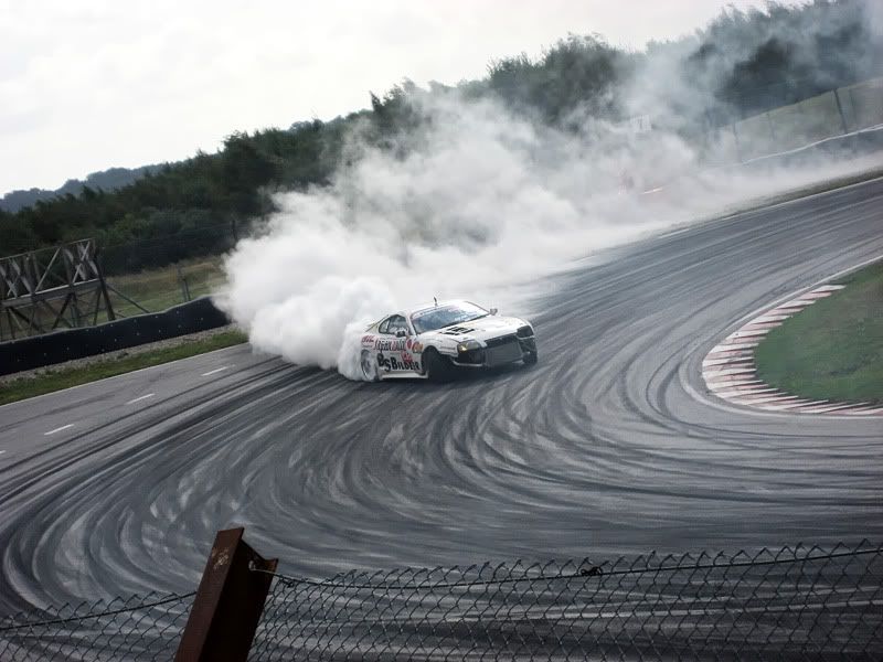http://i192.photobucket.com/albums/z88/supersupra87/Drifting/IMG_3854.jpg