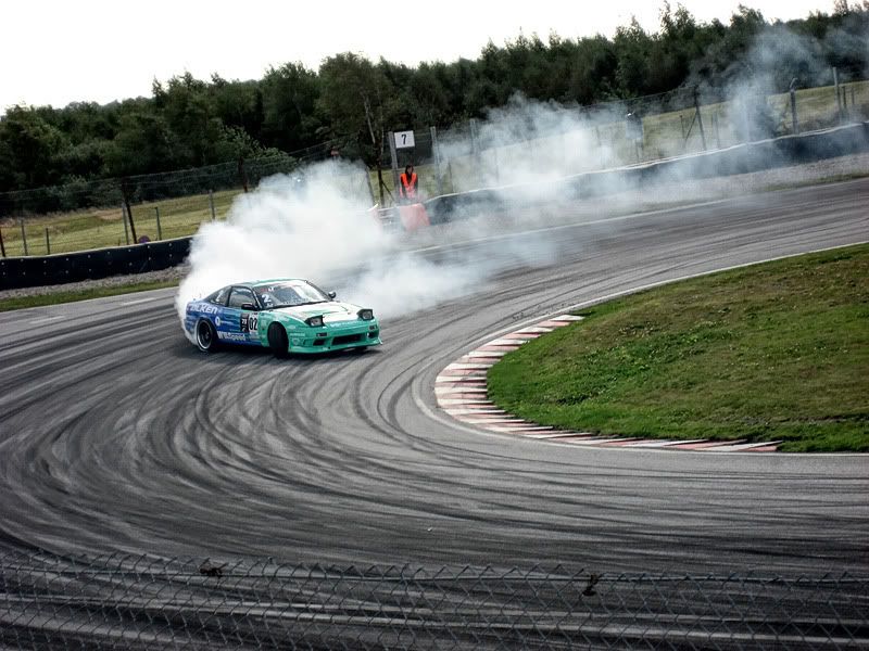 http://i192.photobucket.com/albums/z88/supersupra87/Drifting/IMG_3878.jpg