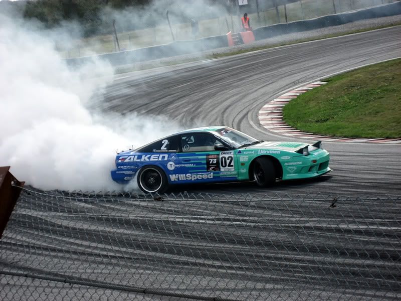 http://i192.photobucket.com/albums/z88/supersupra87/Drifting/IMG_3879.jpg