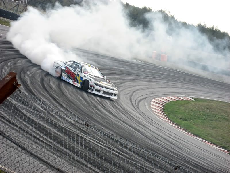 http://i192.photobucket.com/albums/z88/supersupra87/Drifting/IMG_3886.jpg