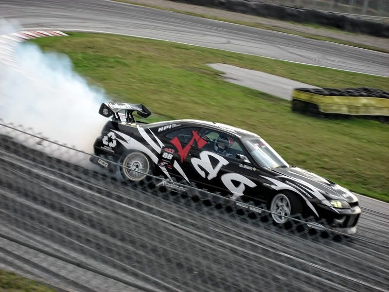 http://i192.photobucket.com/albums/z88/supersupra87/Drifting/IMG_3889.jpg