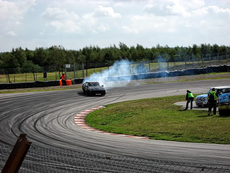 http://i192.photobucket.com/albums/z88/supersupra87/Drifting/IMG_3931.jpg