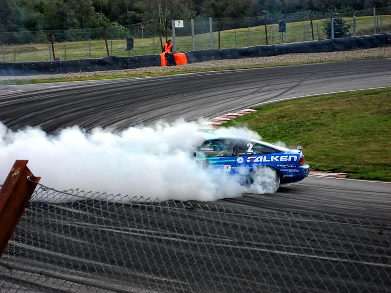 http://i192.photobucket.com/albums/z88/supersupra87/Drifting/IMG_3956.jpg