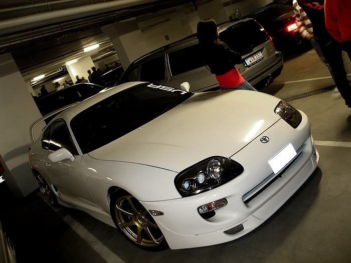 http://i192.photobucket.com/albums/z88/supersupra87/Garaget14mars/Supra.jpg