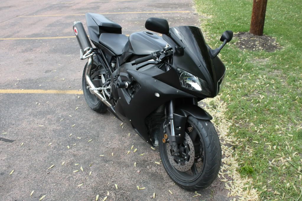 http://i192.photobucket.com/albums/z92/andrewseivert/Yamaha%20R1/IMG_3650.jpg