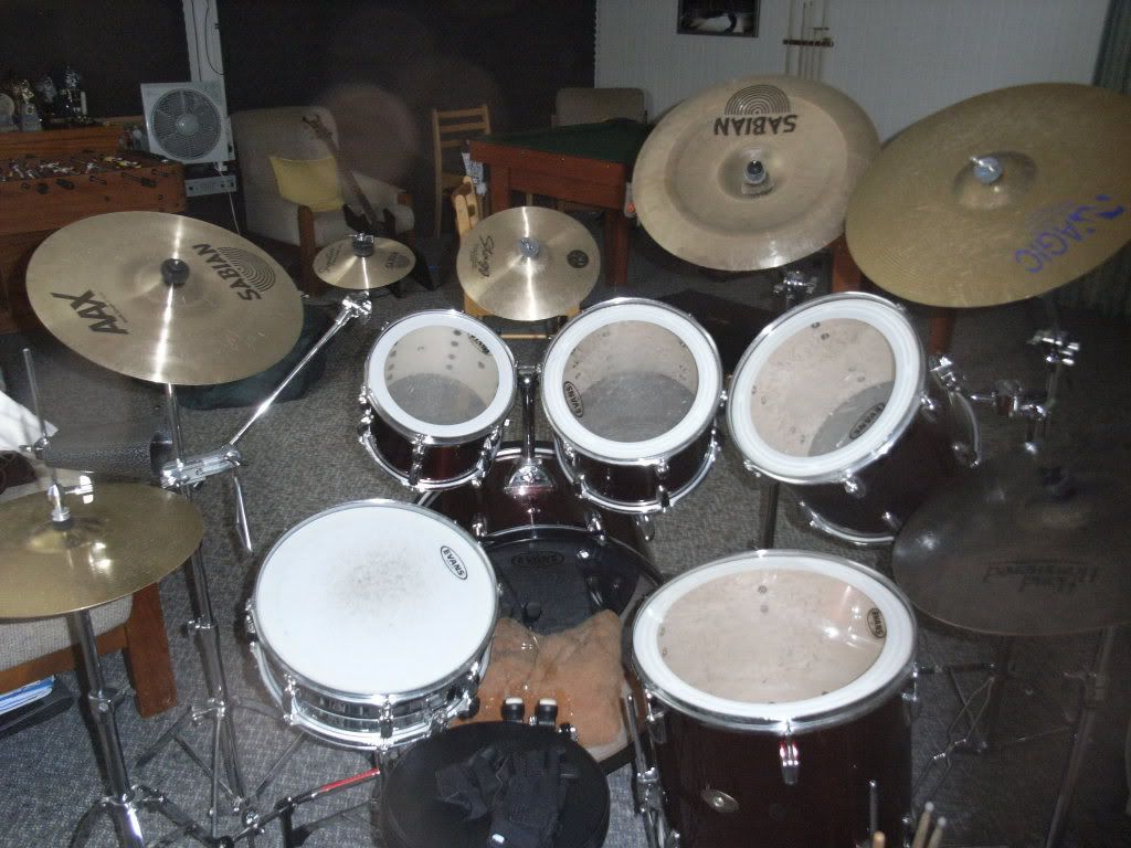 https://i192.photobucket.com/albums/z43/howdoulikemen0w/Drums003.jpg